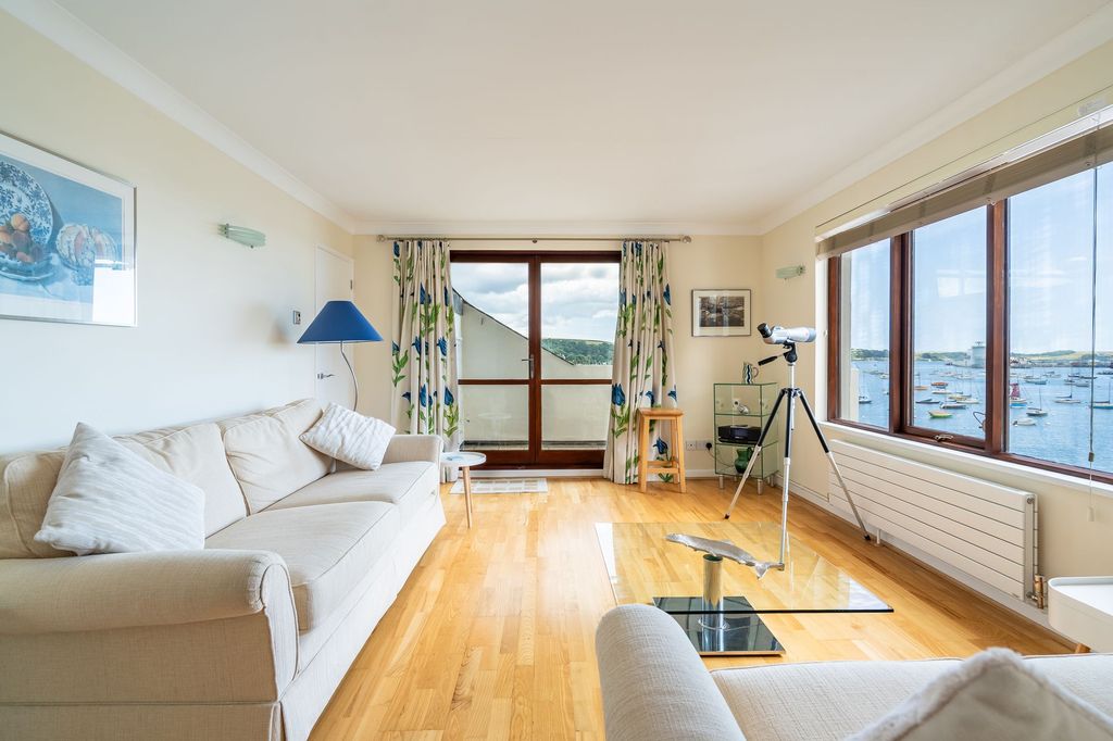 Property photo 1 of 32