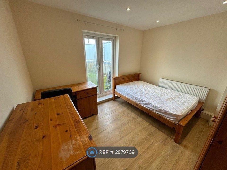 Property photo 1 of 2