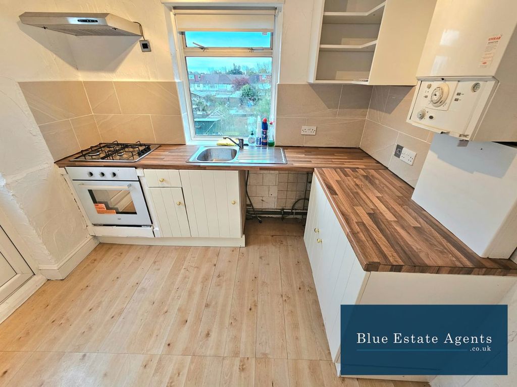 Property photo 2 of 12 Kitchen