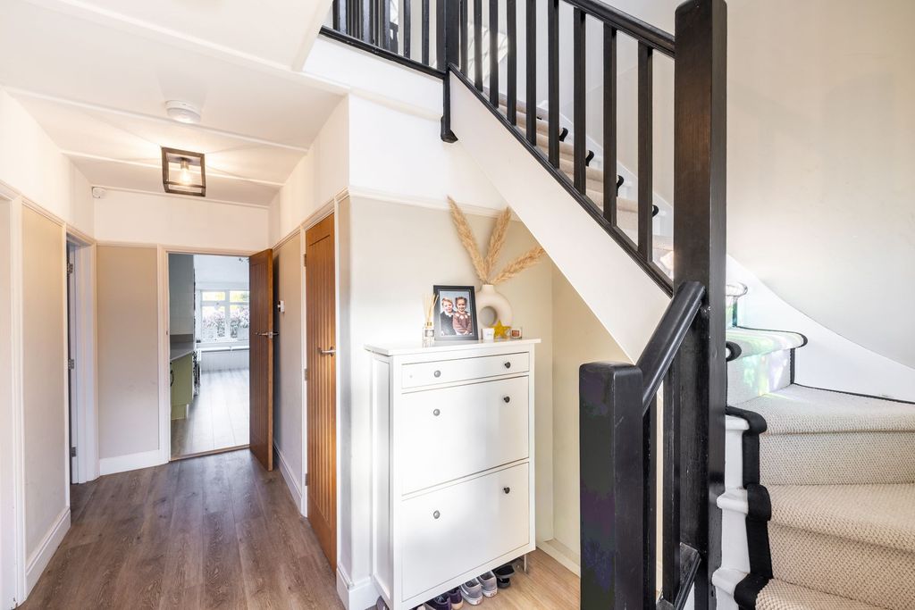 Property photo 3 of 25