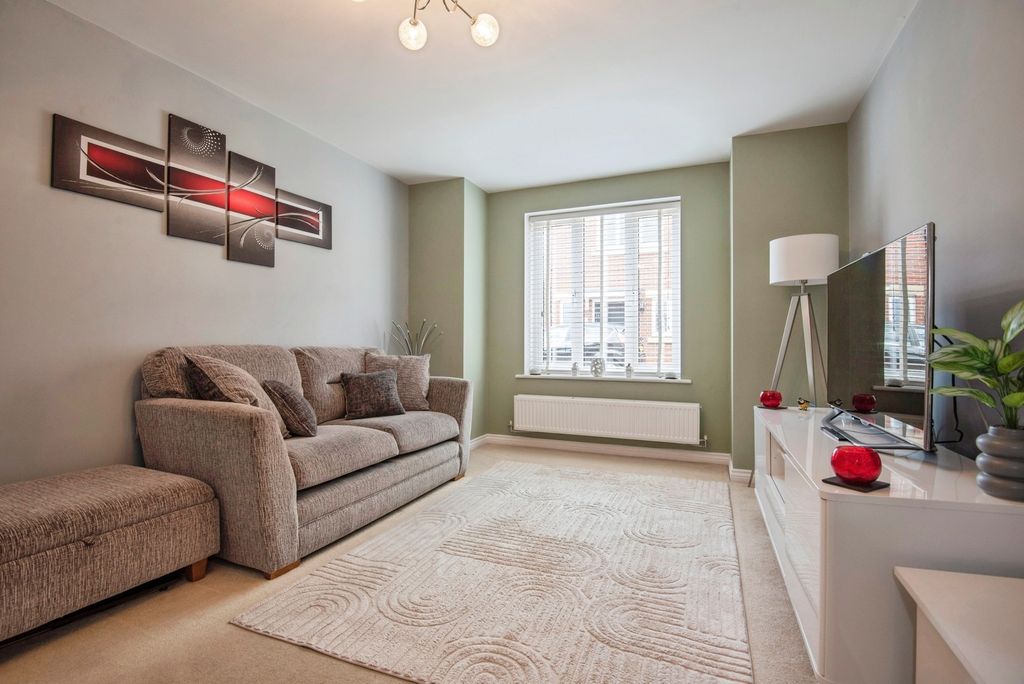 Property photo 3 of 20 Pbox-Img.Jpg