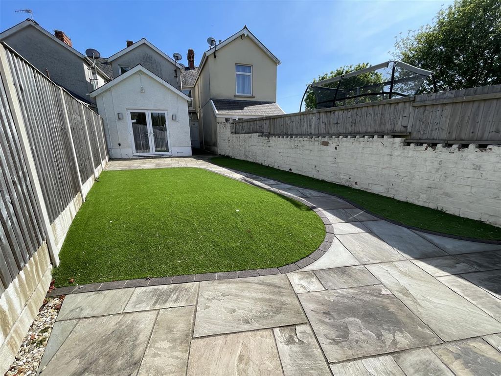 Property photo 3 of 31 Externally
