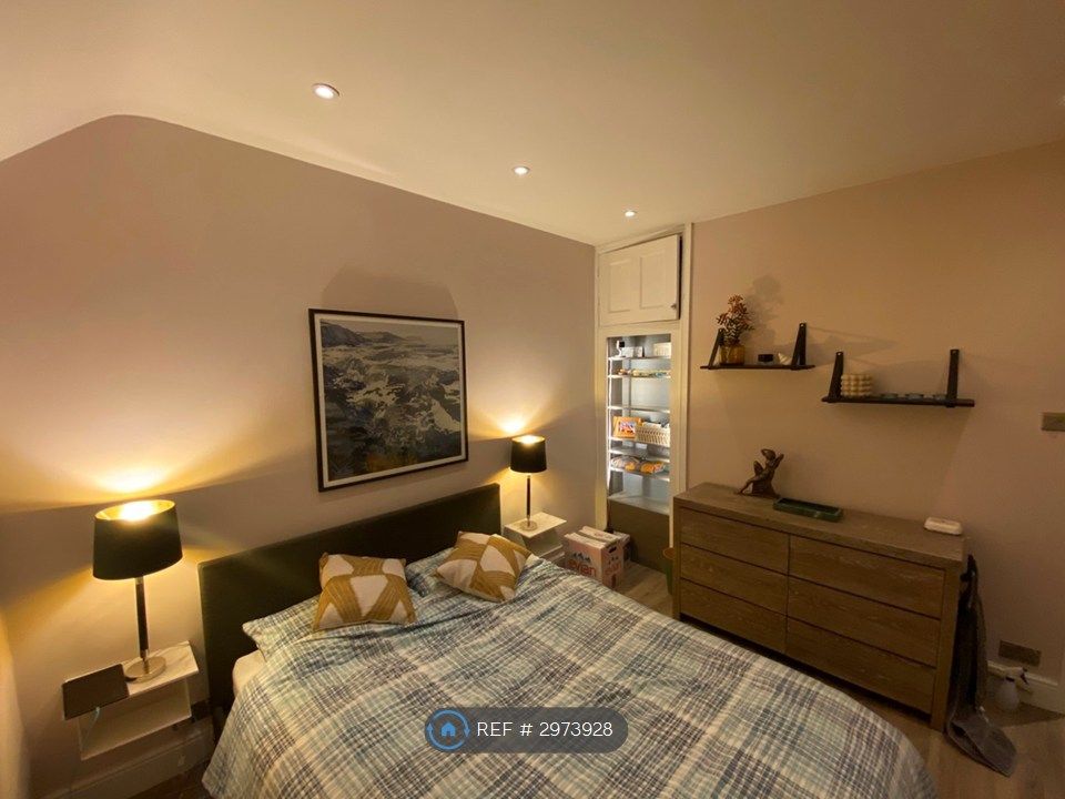 Property photo 1 of 16 Back Bedroom