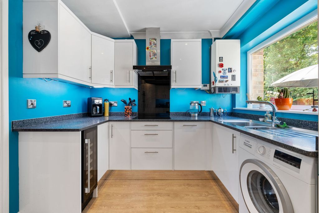 Property photo 3 of 17 Kitchen