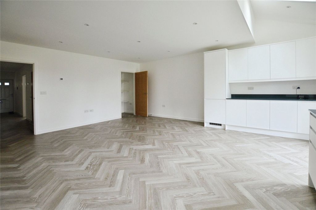 Property photo 3 of 22 Picture No. 32