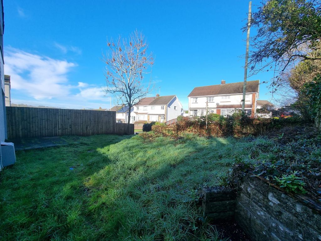 Property photo 2 of 27 Front Garden