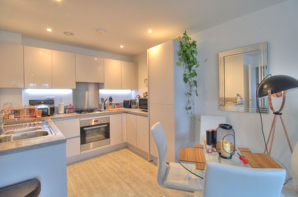 Property photo 3 of 9 Kitchen