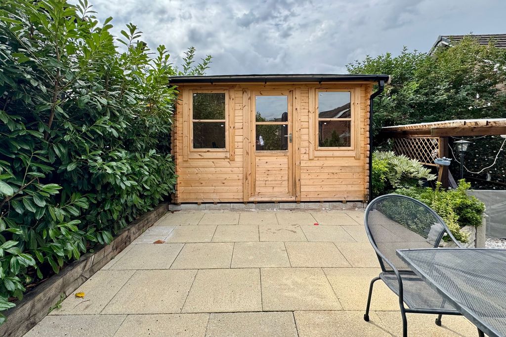 Property photo 3 of 27
