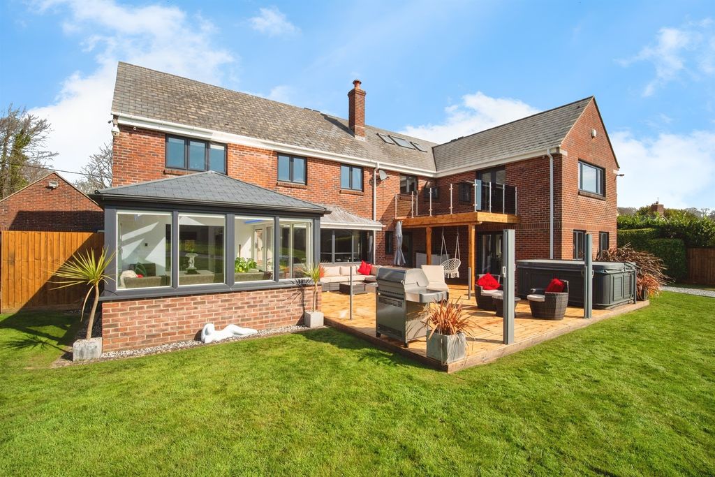 Property photo 1 of 18