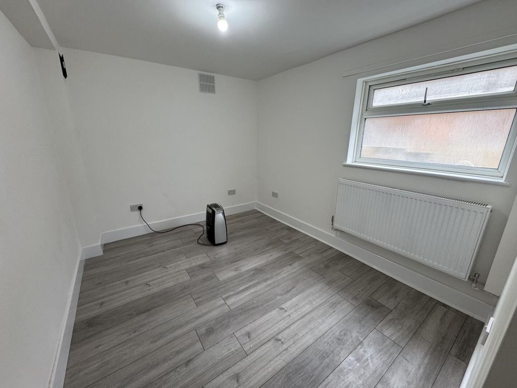 Property photo 3 of 8 Bedroom
