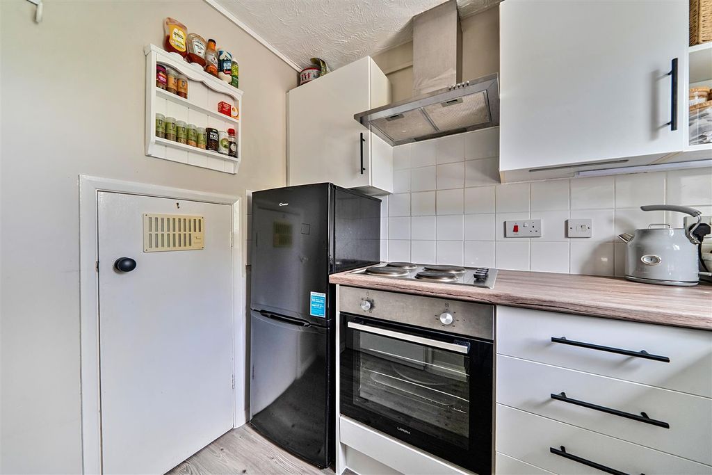 Additional image 6 of 1 bed property for saleDryden Close, Fareham, Hampshire PO16
