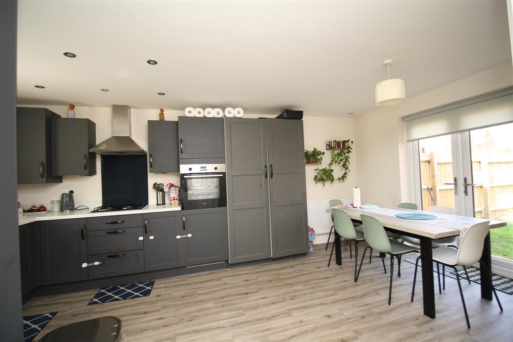 Property photo 3 of 17 Kitchen/Diner