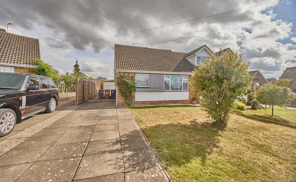 Property photo 1 of 12 6 Chatsworth Close Bb 11.Jpg