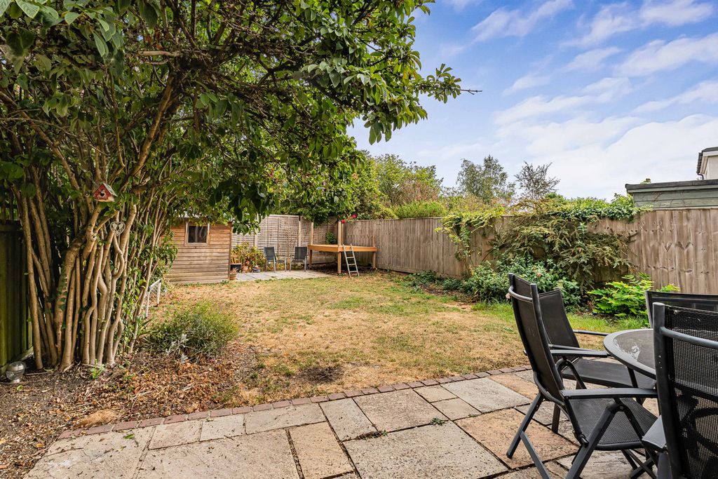 Property photo 2 of 25