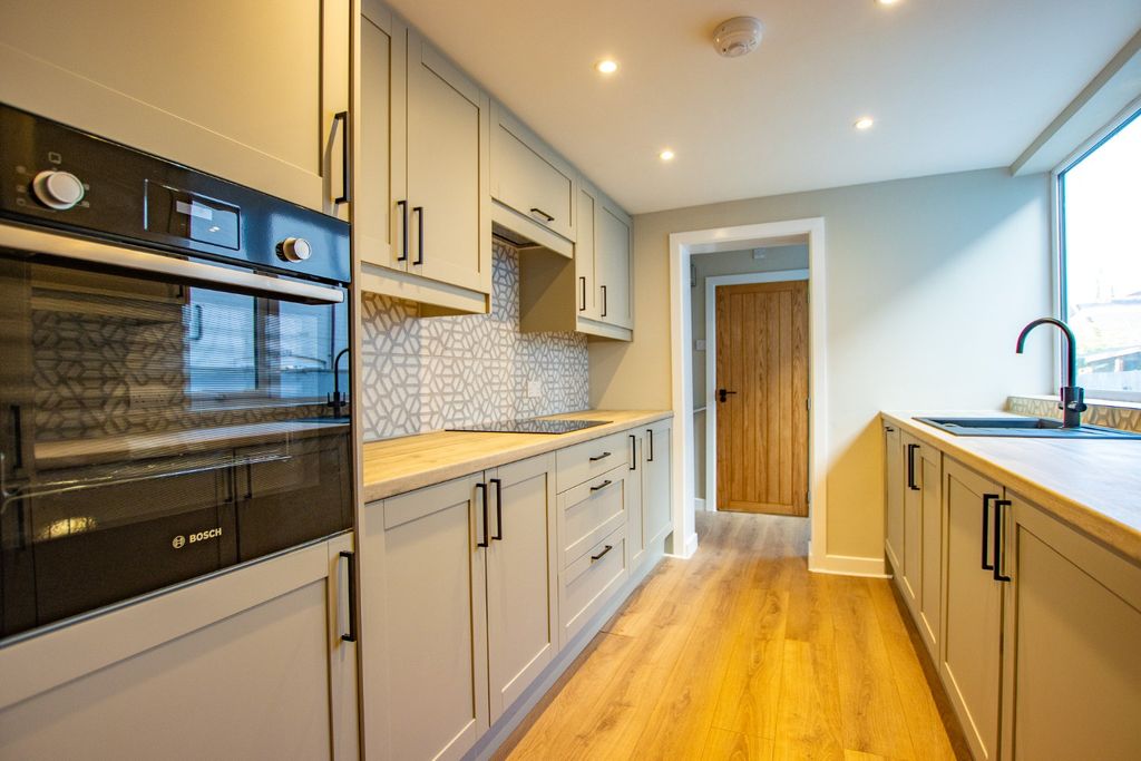 Property photo 3 of 19 5564016