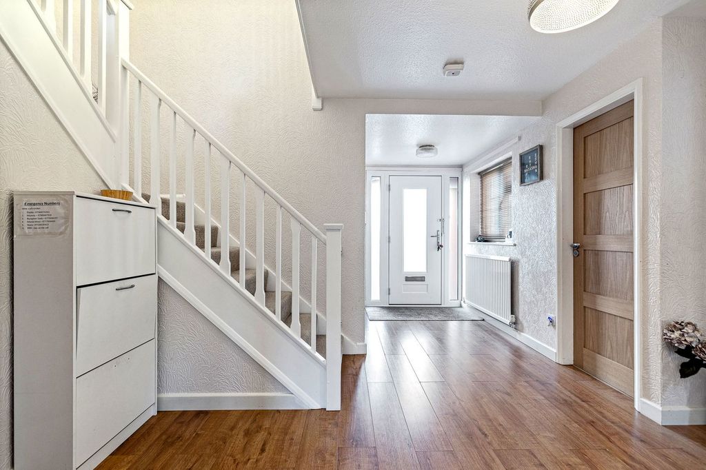 Property photo 3 of 32