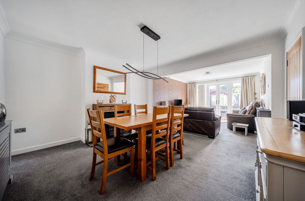 Property photo 2 of 14 1519595-7-6Aa02B5...