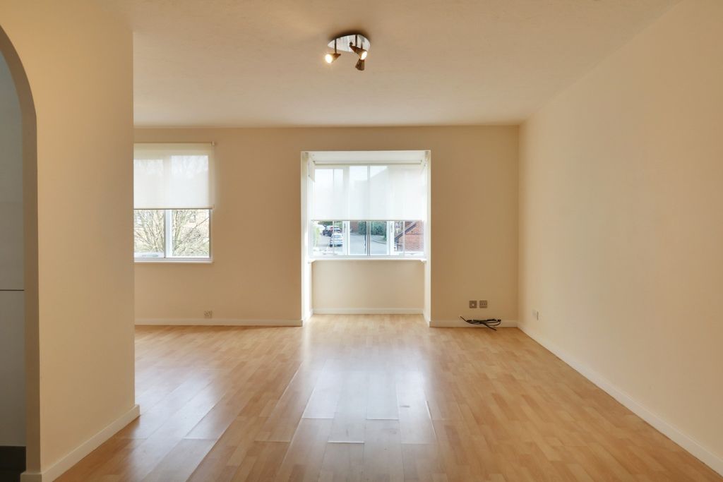 Property photo 2 of 12 5103751