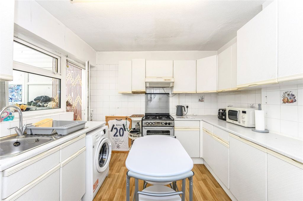 Property photo 3 of 12 Kitchen