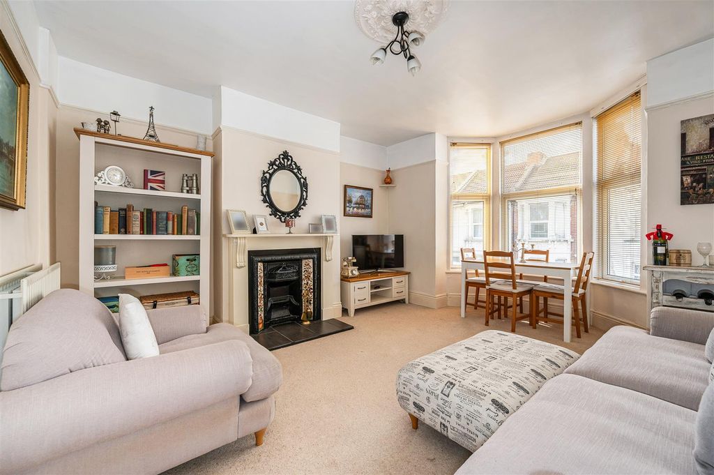 Property photo 2 of 25 Sitting Room.Jpg