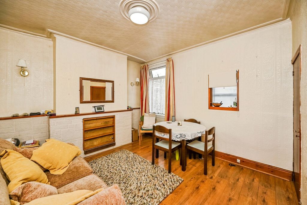 Property photo 3 of 16 Photo
