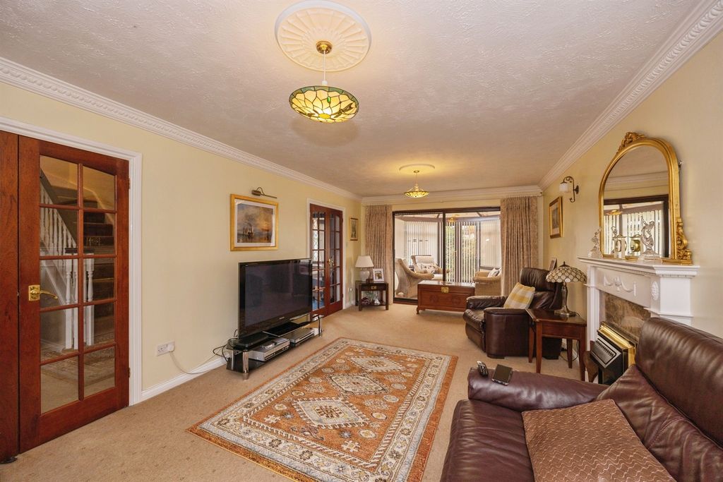 Property photo 3 of 17