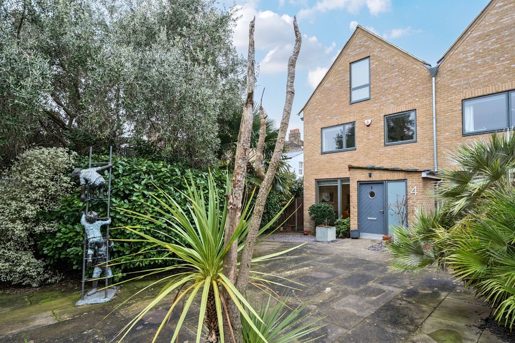 Property photo 2 of 20 Picture No. 17