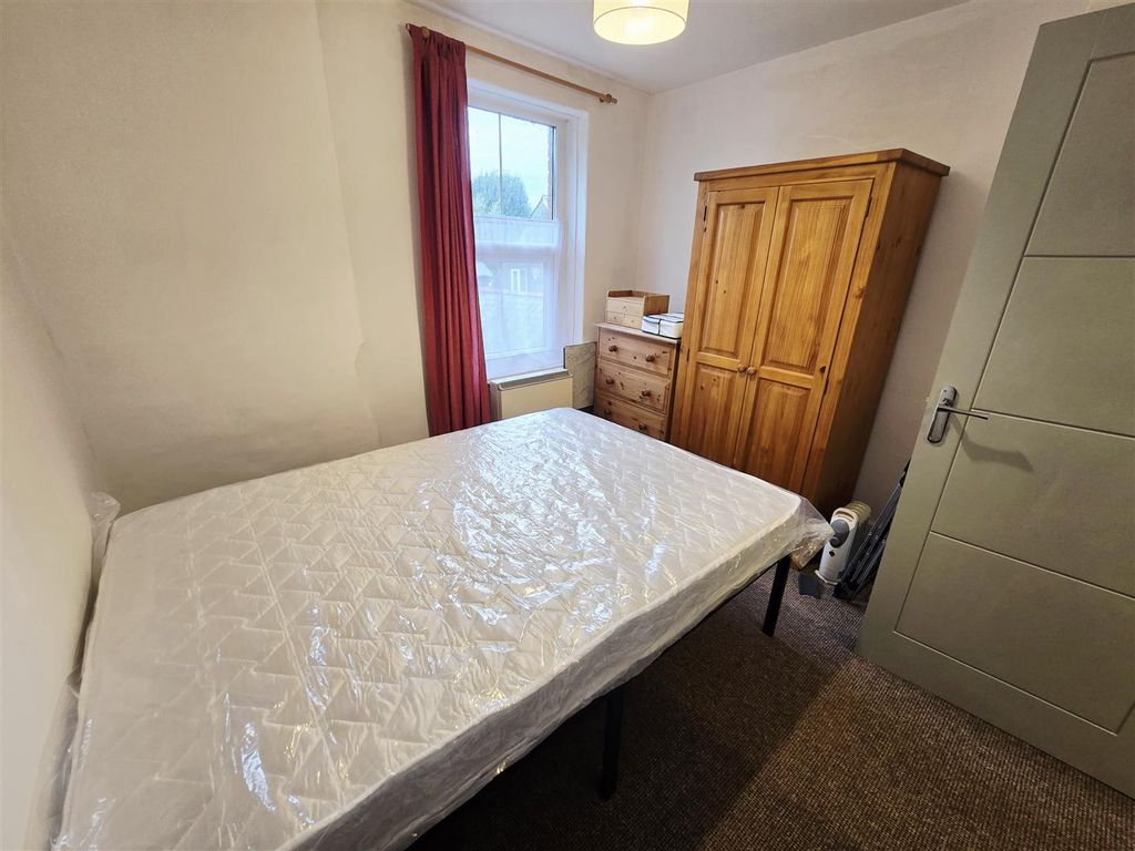 Property photo 3 of 8 1000065737.Jpg