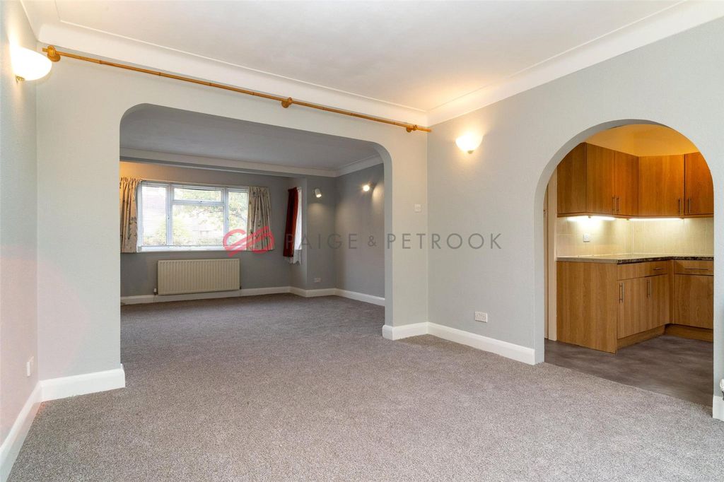 Property photo 2 of 16 Picture No. 12