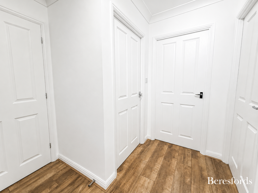 Property photo 2 of 11 Entrance Hall