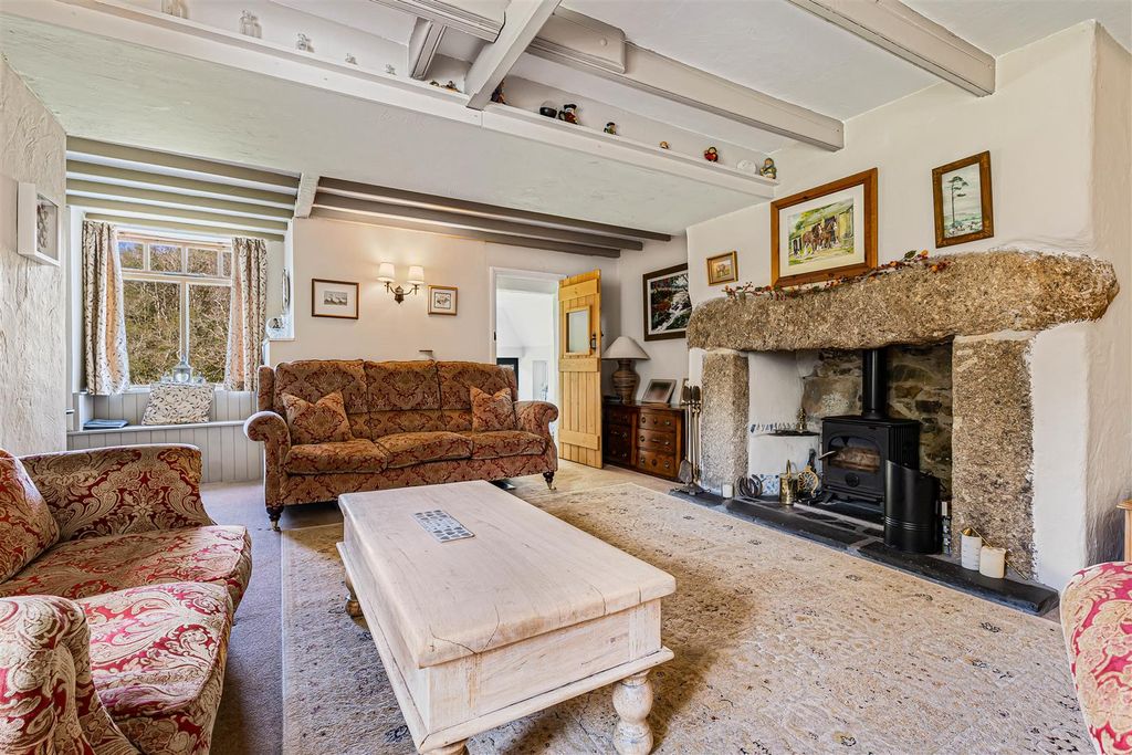 Property photo 3 of 38 Sitting Room