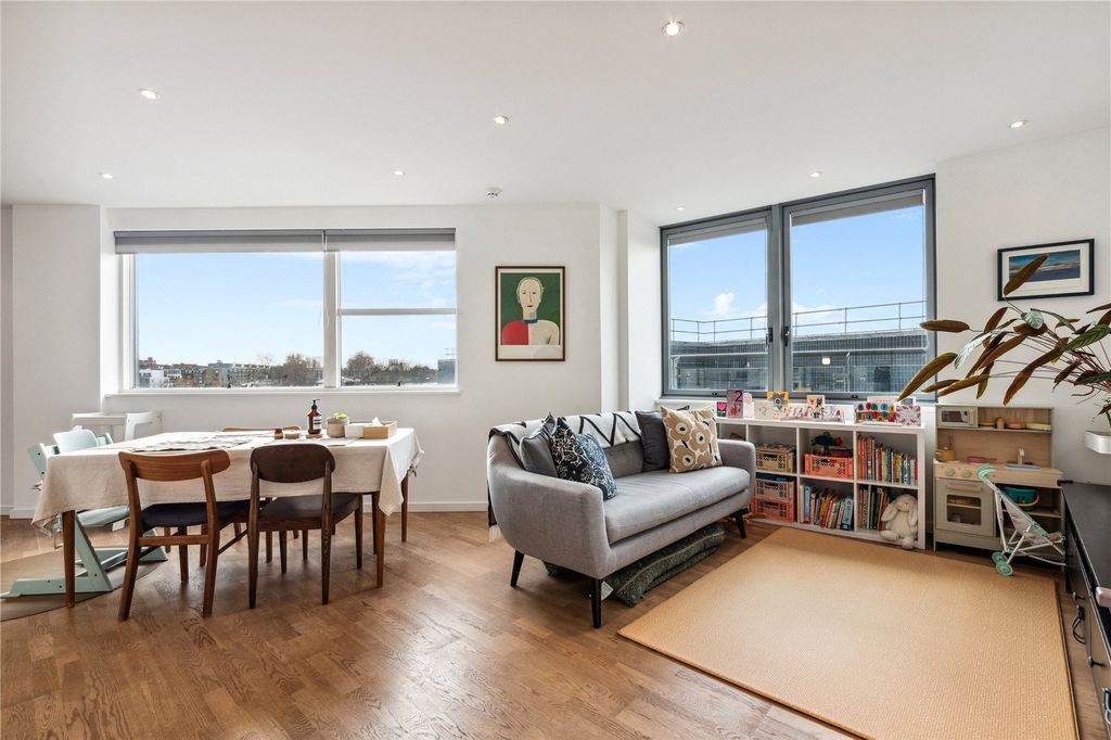 Property photo 2 of 11