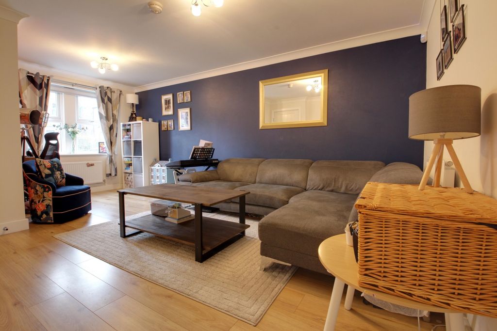 Property photo 2 of 17 Living Room