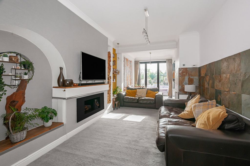 Property photo 3 of 21