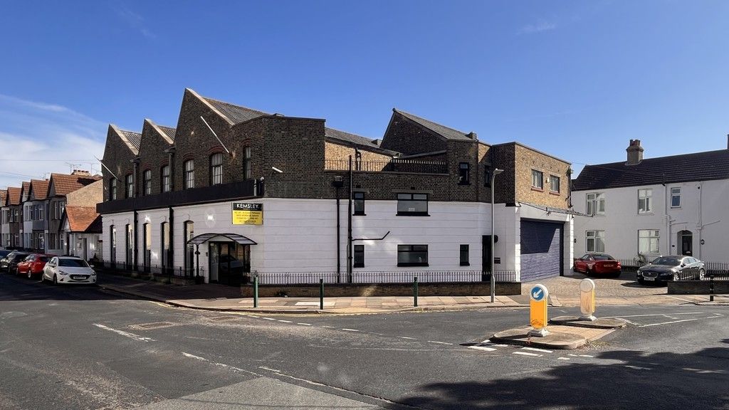 Property photo 1 of 16 Photo 16