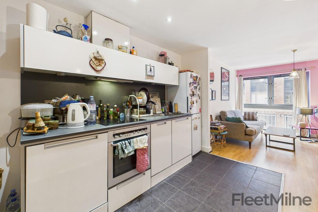 Property photo 3 of 10 Kitchen