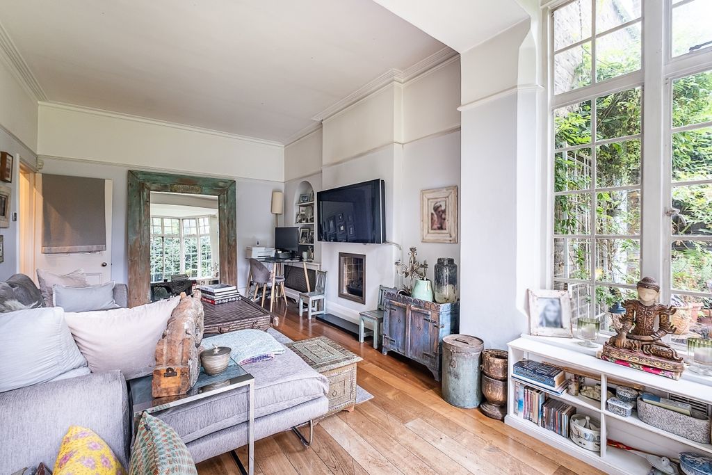 Property photo 3 of 12 Living Room