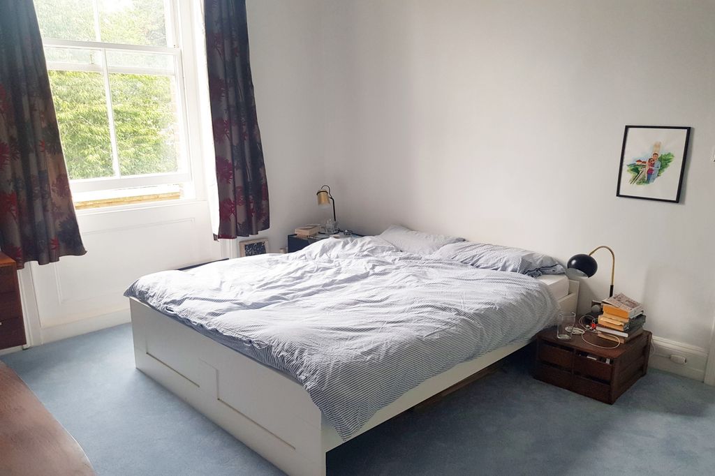 Property photo 1 of 9 Victorian Spacious Apartment