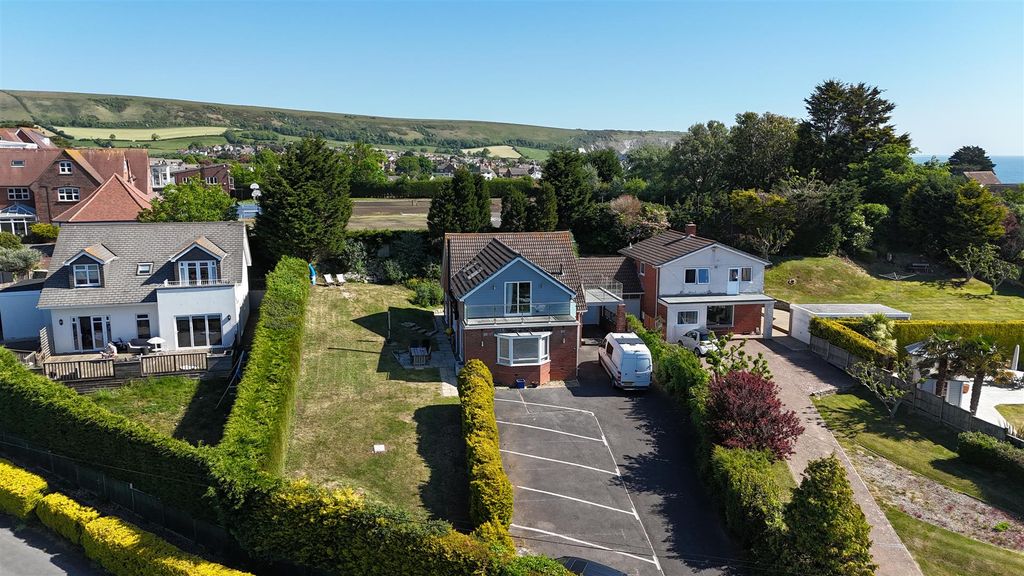 Property photo 1 of 28 Walrond Road 1.Jpg