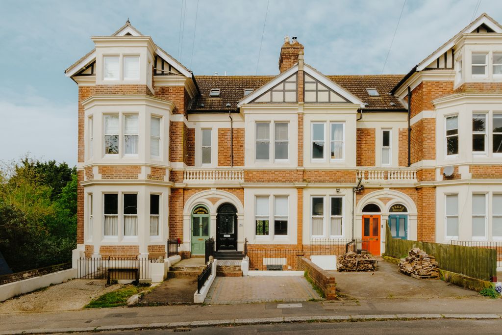 Property photo 2 of 28 Croft-38A-Chapelparkrd-Exterior-1