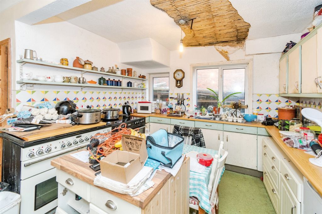 Property photo 2 of 20