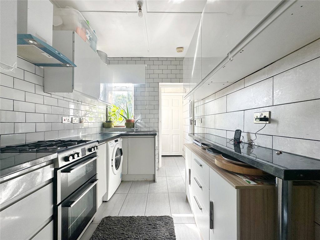 Property photo 1 of 9 Kitchen