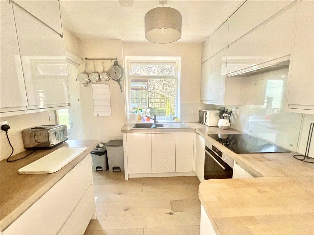 Property photo 3 of 12 Kitchen