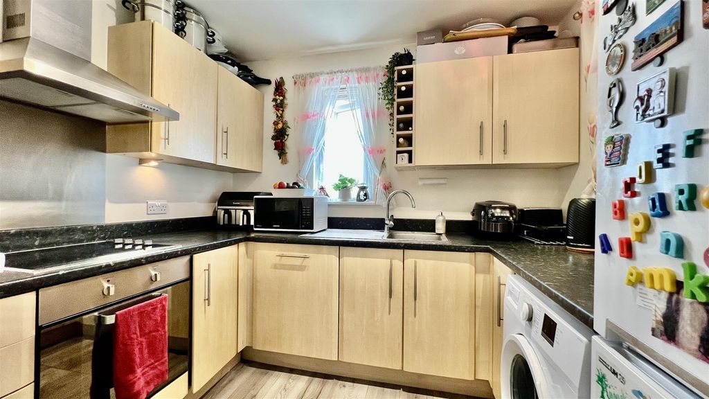 Property photo 1 of 10 Kitchen