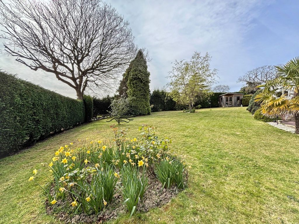 Property photo 2 of 31