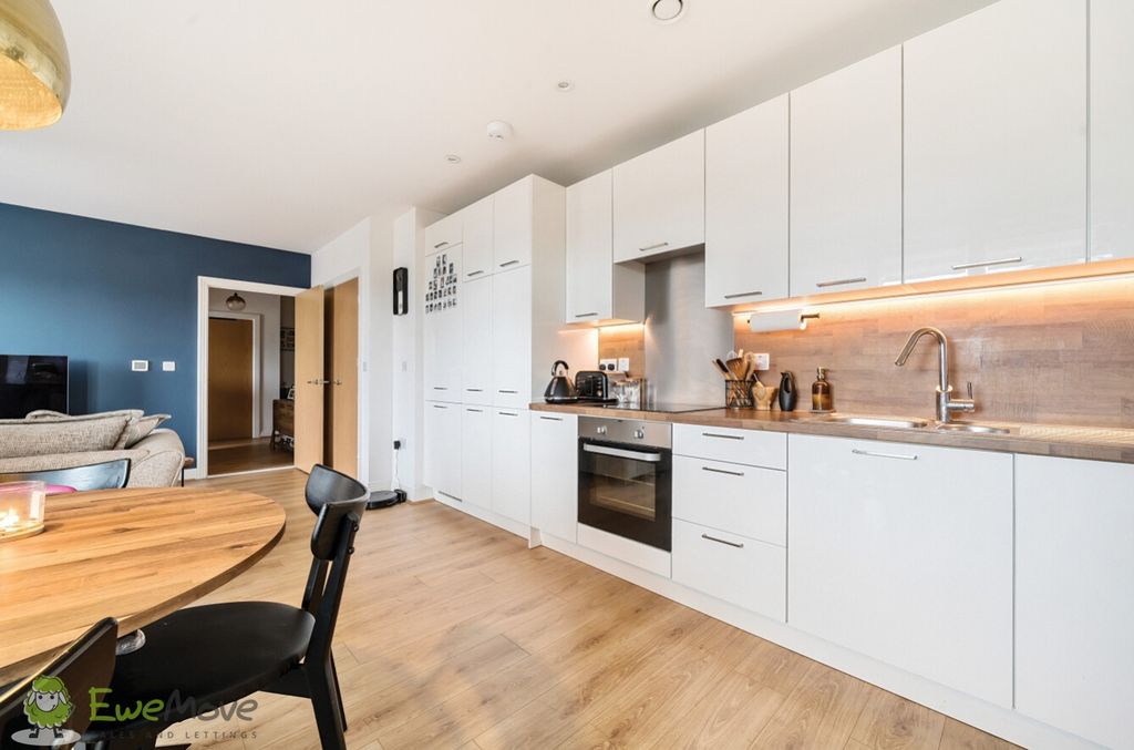 Property photo 1 of 15 633ce6Cf-76c4-4F6B-8027-c924047d06Ca