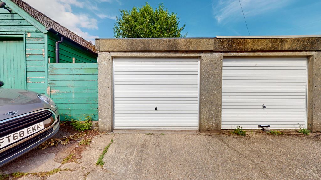 Property photo 1 of 3