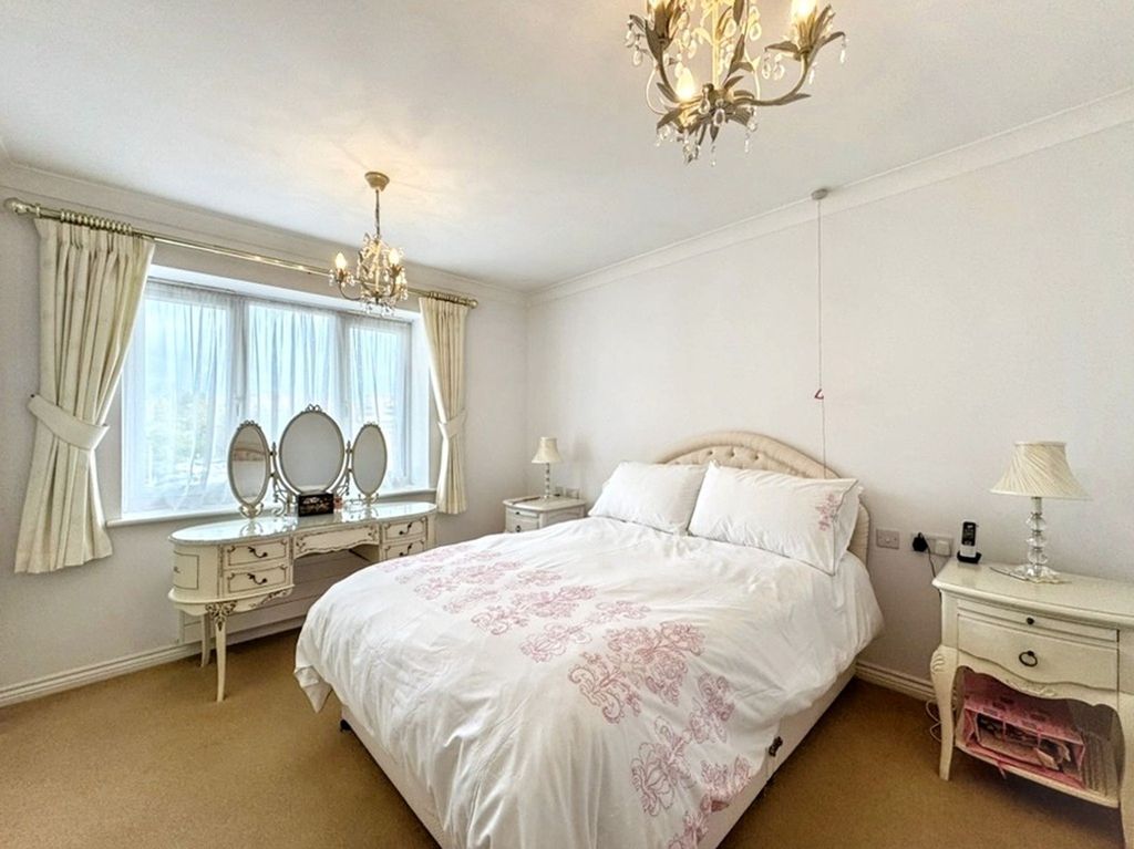 Property photo 3 of 15 Double Bedroom