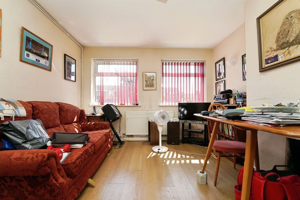 Property photo 2 of 11 Pbox-Img.Jpg