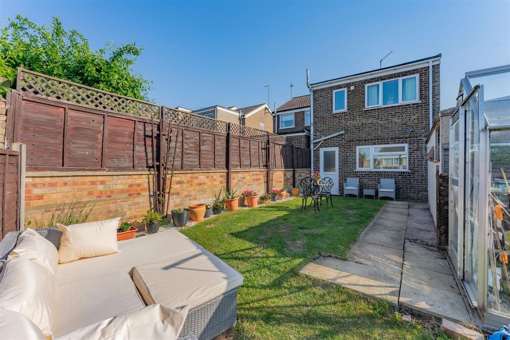 Property photo 3 of 17 Thewillows_23.Jpg